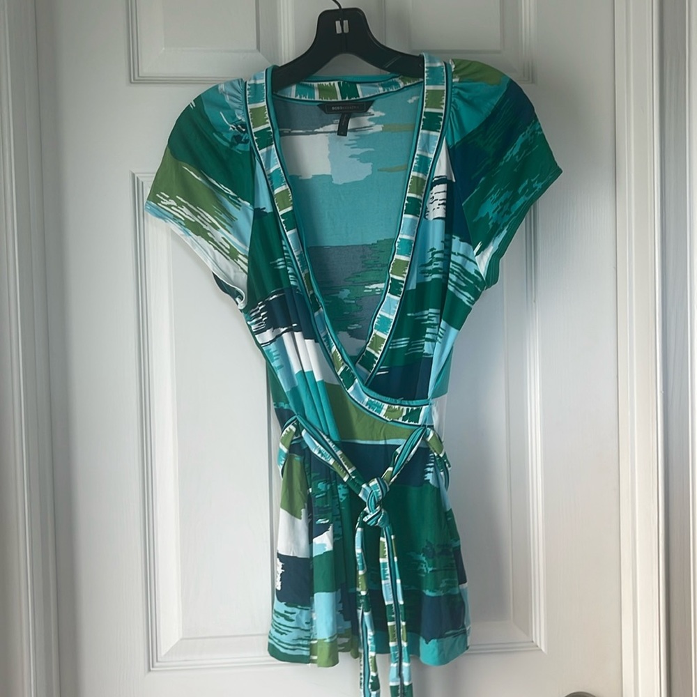 BCBGMaxAzria Blu/Green/White Faux Wrap Top -size Medium EUC